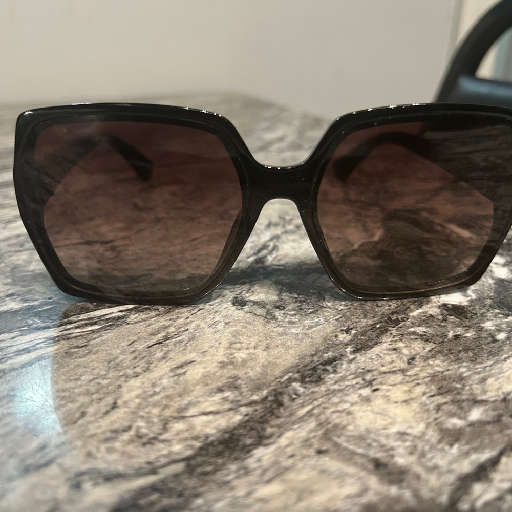 ChilliBeans Black Oversized Square Sunglasses with Gradient Lenses